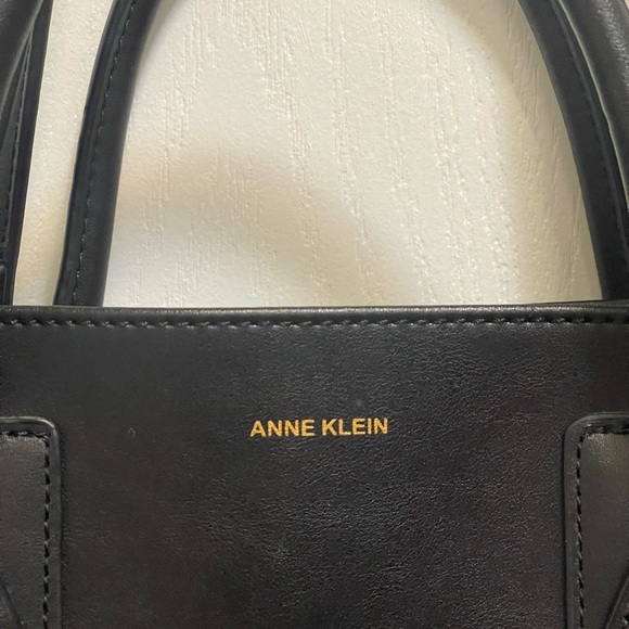 Anne Klein gorgeous new condition long shape bag with Gold-Tone Hardware - Picture 9 of 13